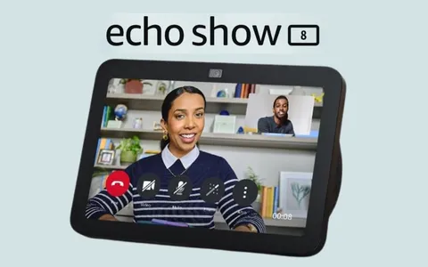 Schermo touch intelligente, audio spaziale e Alexa: Echo Show 8 è uno spettacolo