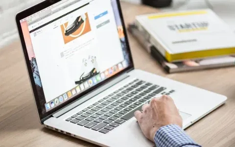 Stanco di digitare dati e password? NordPass lo fa per te (e risparmi il 50%)